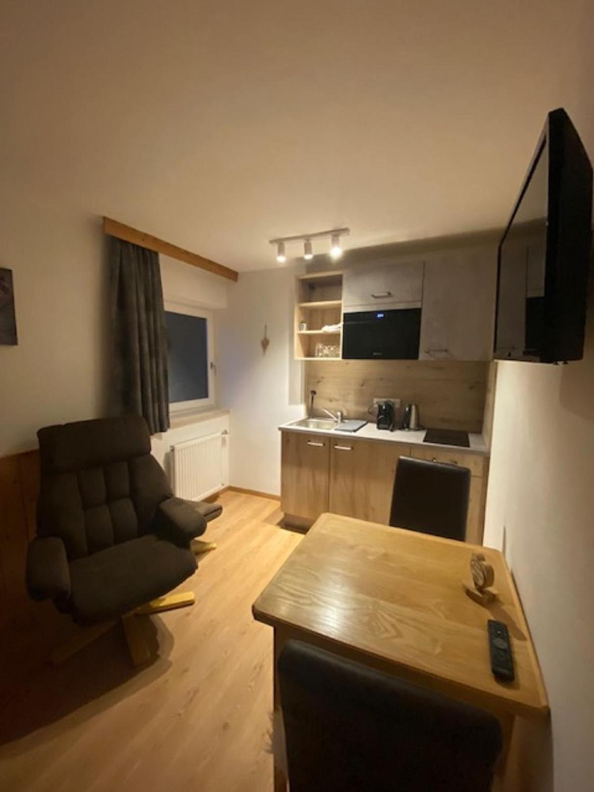 Alpenappartements Schwalbennestl Mittenwald Exterior photo