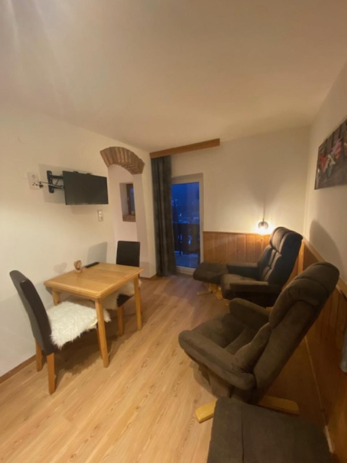 Alpenappartements Schwalbennestl Mittenwald Exterior photo